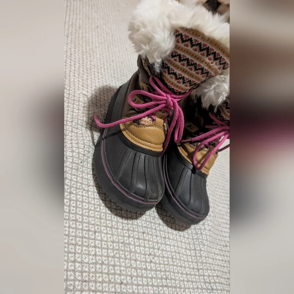 Snow Kids Winter Boots with Pink Laces Size 2